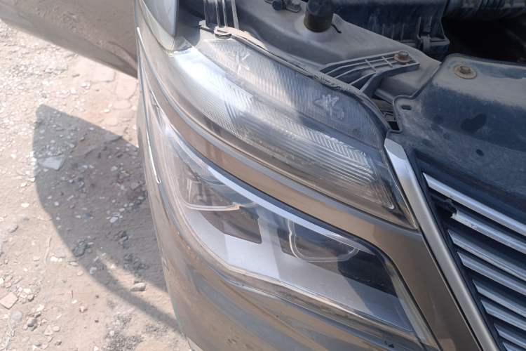 Used FORTHING Lingzhi 2018 M5L 1.6L 7-Seater Comfort Model Right Front Headlight