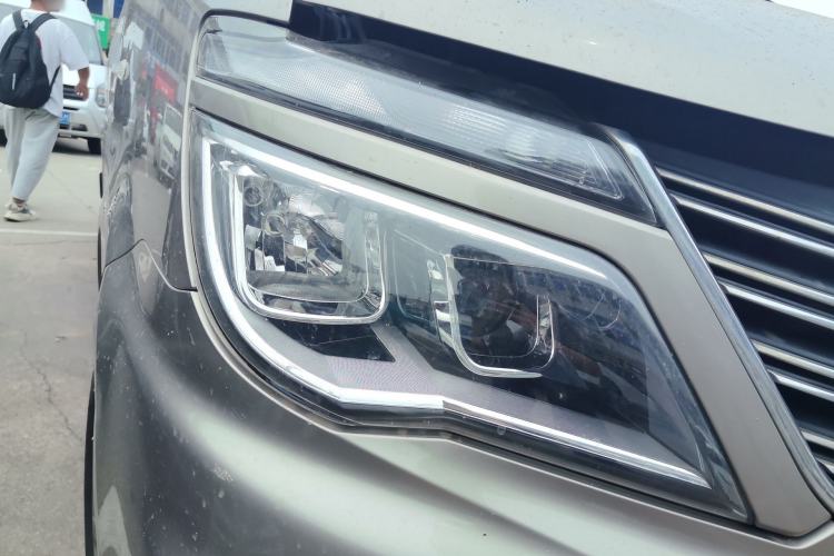 Used FORTHING Lingzhi 2018 M5L 1.6L 7-Seater Luxury Model Right Front Headlight
