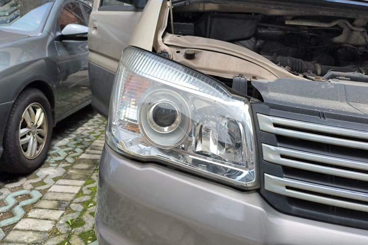 Used FORTHING Lingzhi 2018 M3L 1.6L 7-Seater Comfort Model Right Front Headlight