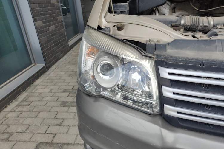 Used FORTHING Lingzhi 2018 M3 1.6L 7-Seater Comfort Model Right Front Headlight