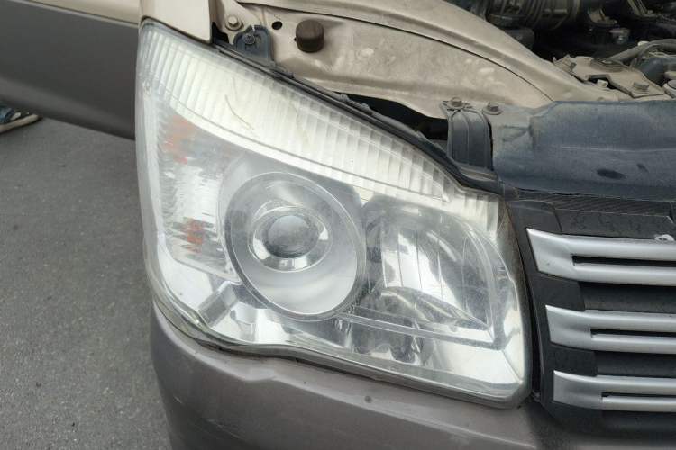 Used FORTHING Lingzhi 2018 M3 1.6L 7-Seater Comfort Model Right Front Headlight