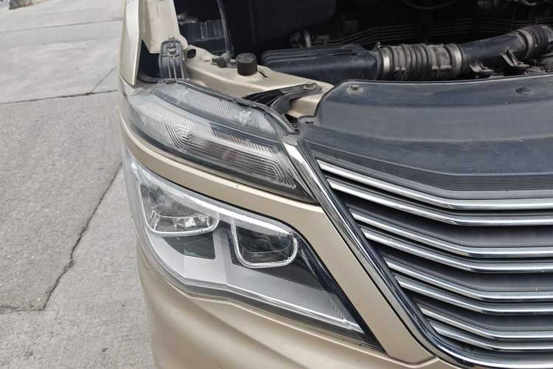 Used FORTHING Lingzhi 2018 M5L 1.6L 7-Seater Luxury Model Right Front Headlight
