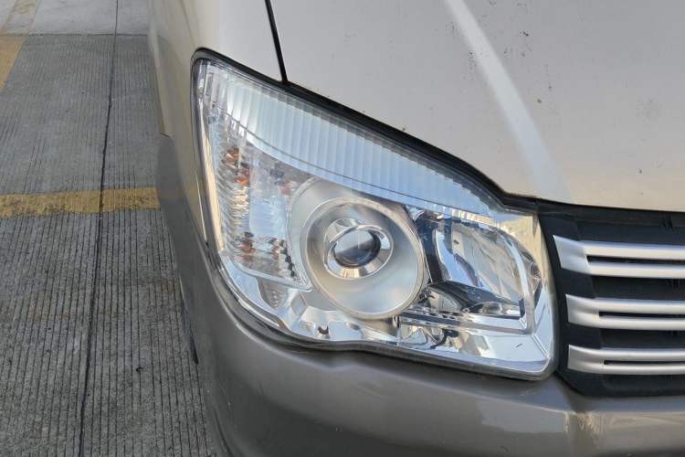 Used FORTHING Lingzhi 2018 M3L 1.6L 7-Seater Comfort Model Right Front Headlight