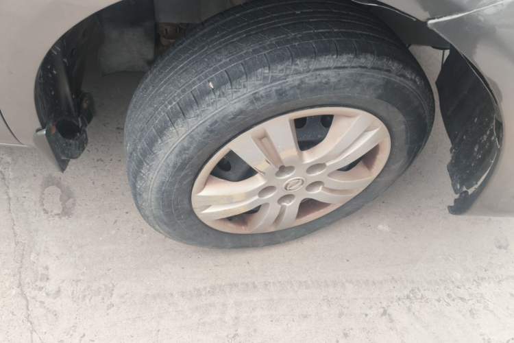Used FORTHING Lingzhi 2018 M3 1.5L 5-Seat Base Model Right Front Wheel Hub