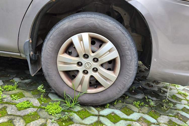 Used FORTHING Lingzhi 2018 M3L 1.6L 7-Seater Comfort Model Right Front Wheel Hub