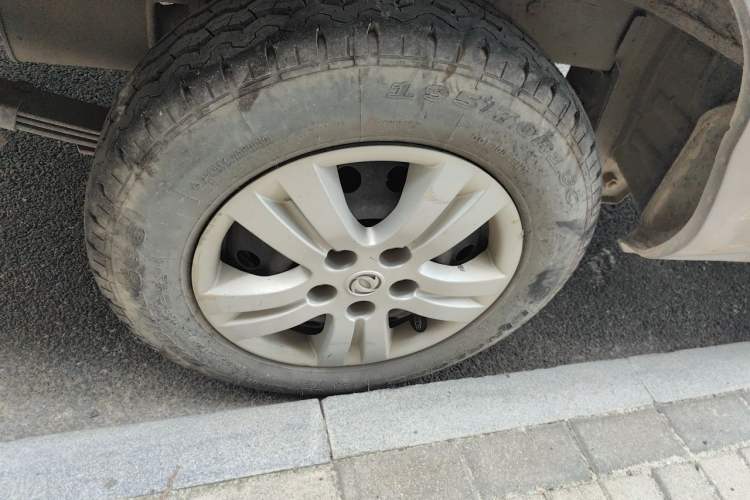 Used FORTHING Lingzhi 2018 M3 1.6L 7-Seater Comfort Model Right Front Wheel Hub
