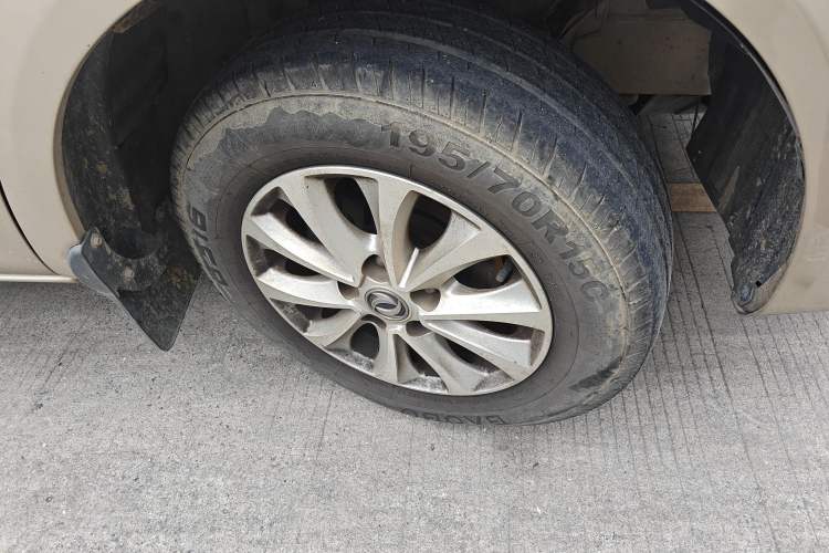 Used FORTHING Lingzhi 2018 M5L 1.6L 7-Seater Luxury Model Right Front Wheel Hub