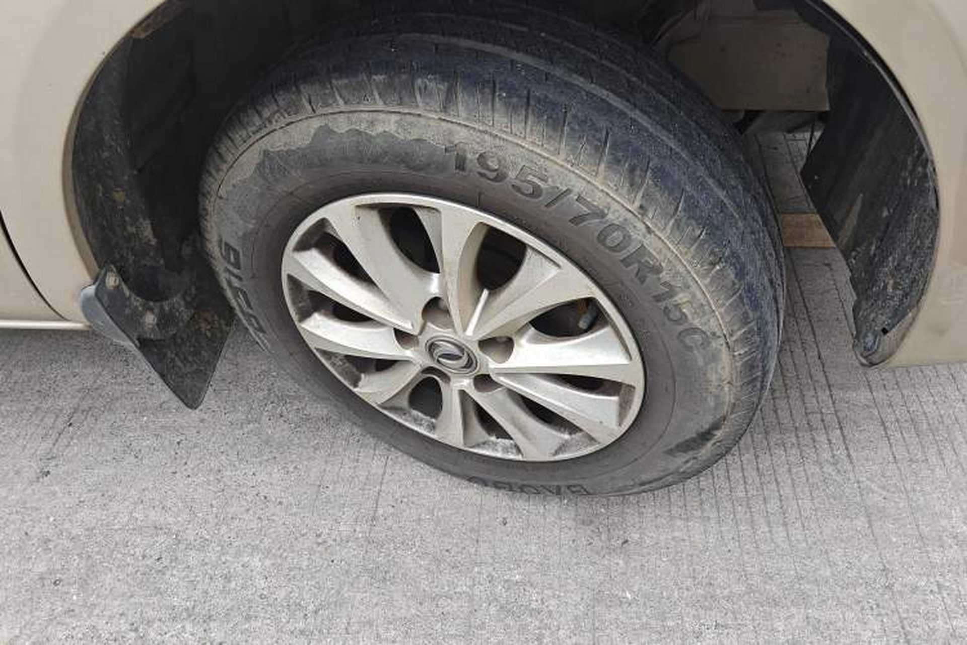 Used FORTHING Lingzhi 2018 M5L 1.6L 7-Seater Luxury Model Right Front Wheel Hub