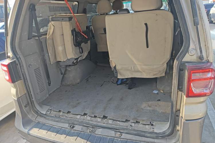 Used FORTHING Lingzhi 2018 M3 1.6L 7-Seater Comfort Model Trunk