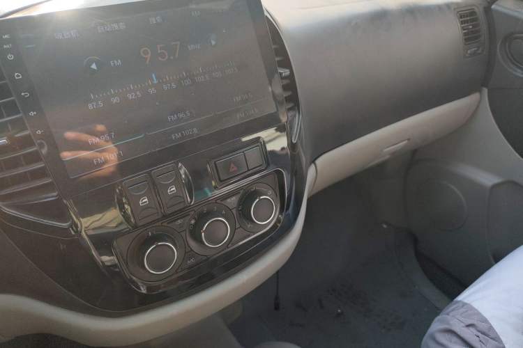 Used FORTHING Lingzhi 2018 M3 1.6L 7-Seater Comfort Model Audio And AC Panel