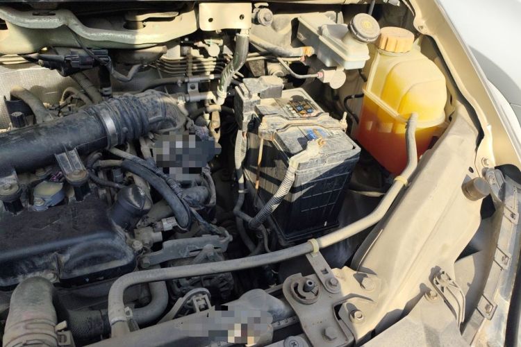 Used FORTHING Lingzhi 2018 M3 1.6L 7-Seater Comfort Model Engine Bay Left