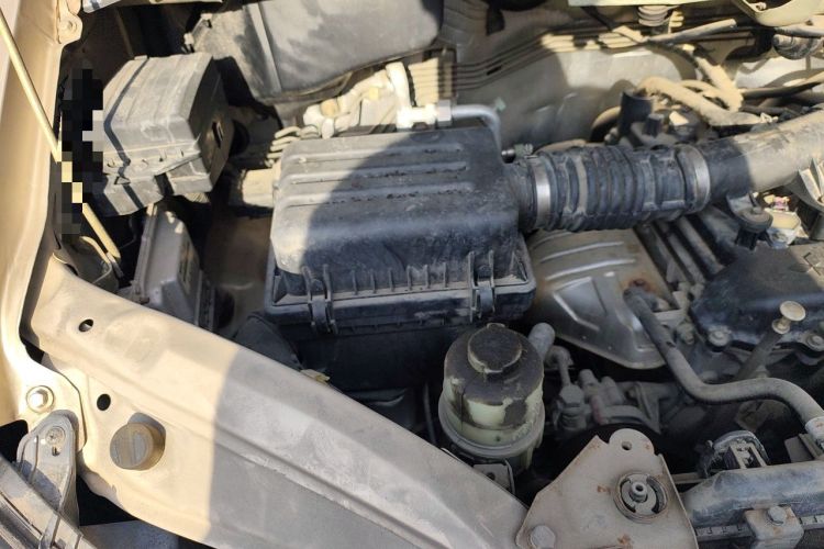 Used FORTHING Lingzhi 2018 M3 1.6L 7-Seater Comfort Model Engine Bay Right