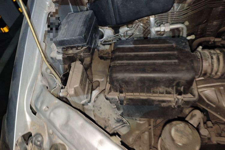 Used FORTHING Lingzhi 2018 M3L 1.6L 7-Seater Comfort Model Engine Bay Right