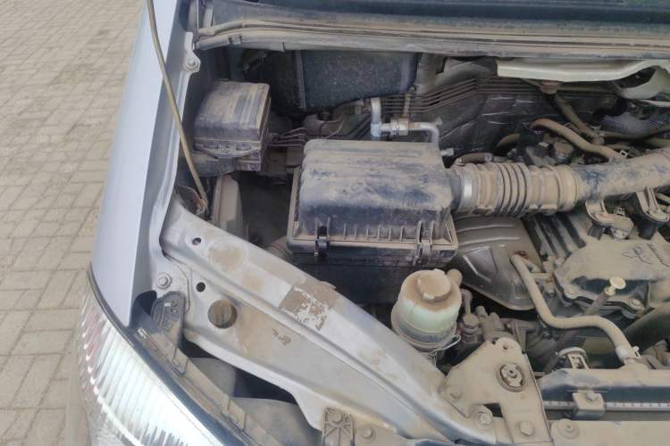 Used FORTHING Lingzhi 2018 M3 1.6L 7-Seater Comfort Model Engine Bay Right