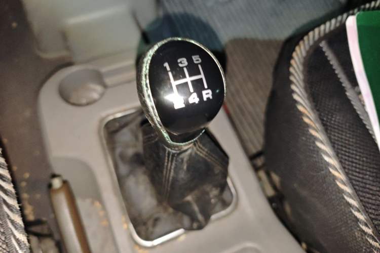 Used FORTHING Lingzhi 2018 M3L 1.6L 7-Seater Comfort Model Gear Lever