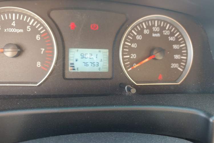 Used FORTHING Lingzhi 2018 M3 1.6L 7-Seater Comfort Model Odometer Close Up
