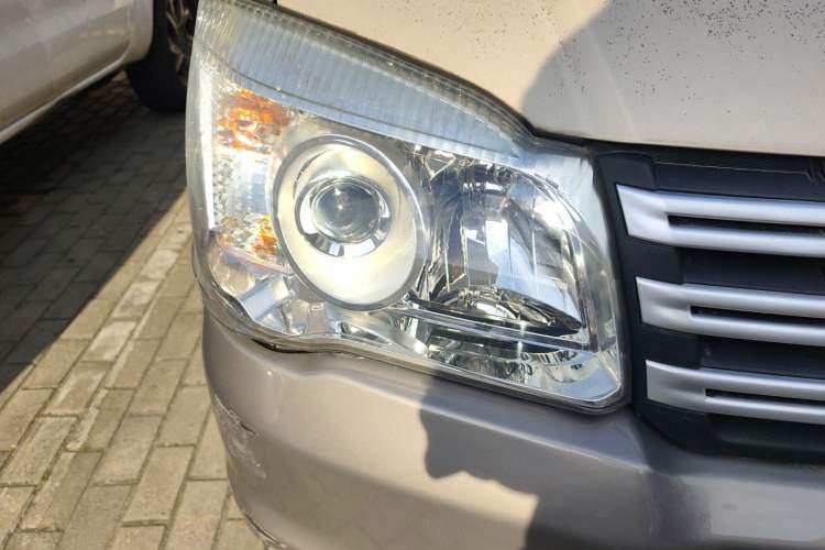 Used FORTHING Lingzhi 2018 M3 1.6L 7-Seater Comfort Model Right Front Headlight