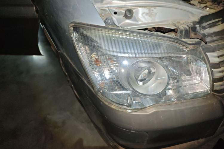 Used FORTHING Lingzhi 2018 M3L 1.6L 7-Seater Comfort Model Right Front Headlight