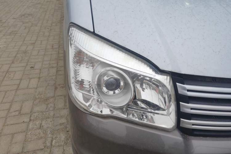 Used FORTHING Lingzhi 2018 M3 1.6L 7-Seater Comfort Model Right Front Headlight