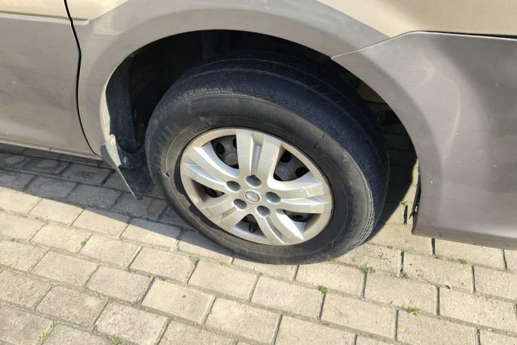 Used FORTHING Lingzhi 2018 M3 1.6L 7-Seater Comfort Model Right Front Wheel Hub