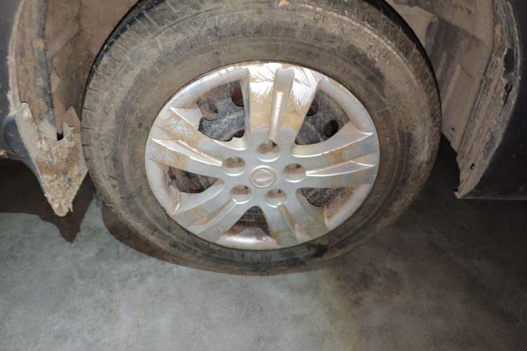 Used FORTHING Lingzhi 2018 M3L 1.6L 7-Seater Comfort Model Right Front Wheel Hub