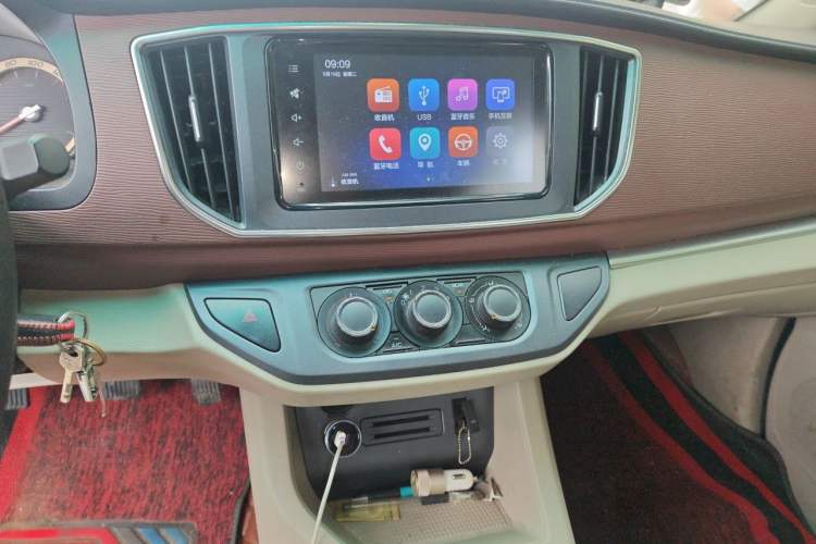 Used FORTHING Lingzhi 2018 M5L 1.6L 7-Seater Luxury Model Audio And AC Panel