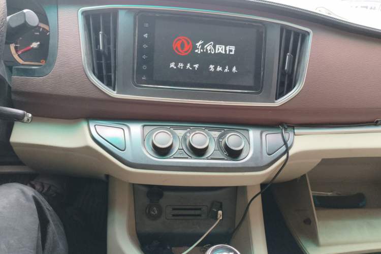 Used FORTHING Lingzhi 2018 M5L 1.6L 7-Seater Luxury Model Audio And AC Panel