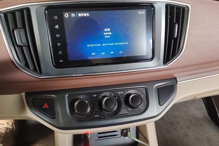 Used FORTHING Lingzhi 2018 M5L 1.6L 7-Seater Luxury Model Audio And AC Panel
