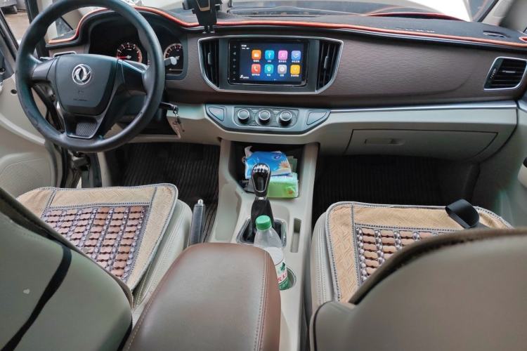 Used FORTHING Lingzhi 2018 M5L 1.6L 7-Seater Luxury Model Center Console