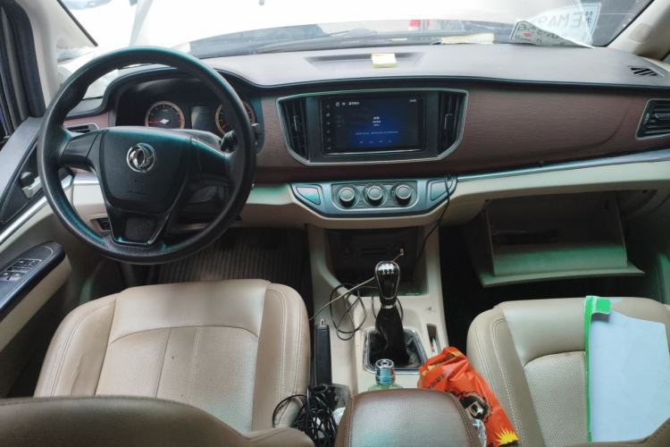 Used FORTHING Lingzhi 2018 M5L 1.6L 7-Seater Luxury Model Center Console