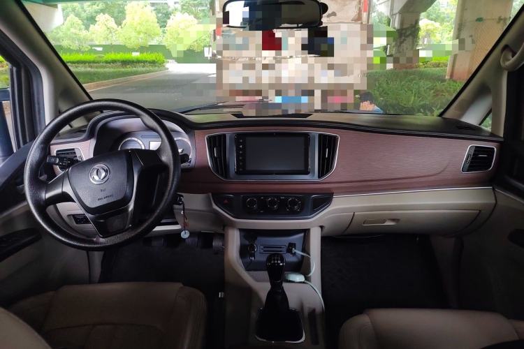 Used FORTHING Lingzhi 2018 M5L 1.6L 7-Seater Luxury Model Center Console