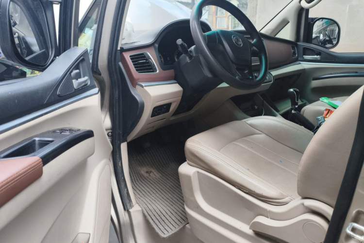 Used FORTHING Lingzhi 2018 M5L 1.6L 7-Seater Luxury Model Driver Seat