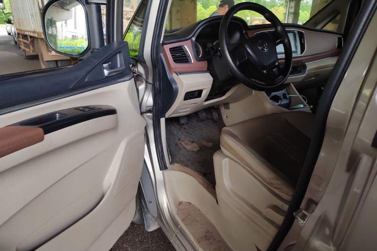 Used FORTHING Lingzhi 2018 M5L 1.6L 7-Seater Luxury Model Driver Seat