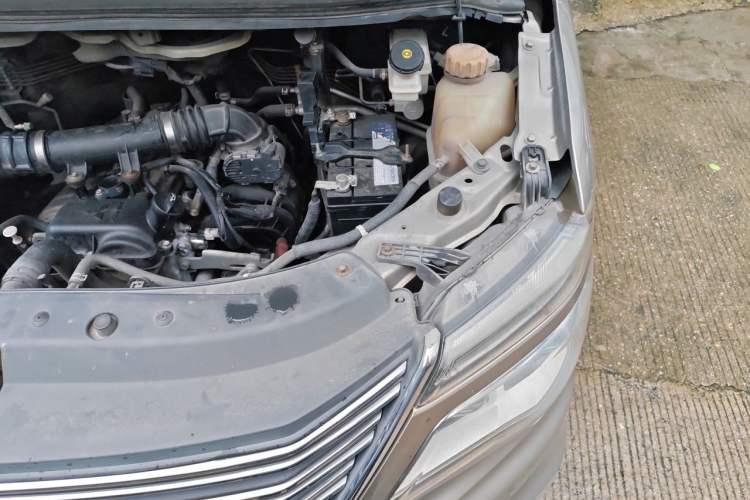 Used FORTHING Lingzhi 2018 M5L 1.6L 7-Seater Luxury Model Engine Bay Left
