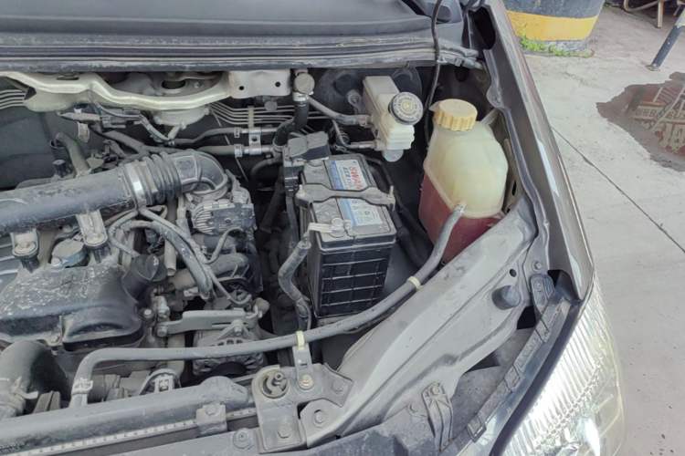 Used FORTHING Lingzhi 2018 M3 1.5L 5-Seat Base Model Engine Bay Left