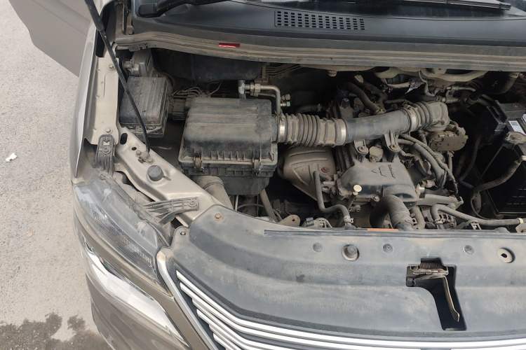 Used FORTHING Lingzhi 2018 M5L 1.6L 7-Seater Comfort Model Engine Bay Right