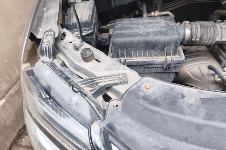 Used FORTHING Lingzhi 2018 M5L 1.6L 7-Seater Luxury Model Engine Bay Right