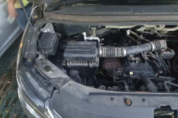 Used FORTHING Lingzhi 2018 M5L 1.6L 7-Seater Luxury Model Engine Bay Right