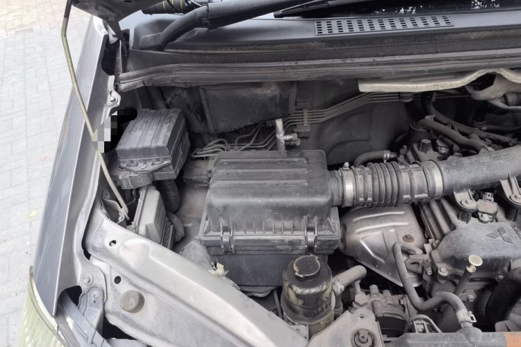 Used FORTHING Lingzhi 2018 M3 1.5L 5-Seat Base Model Engine Bay Right