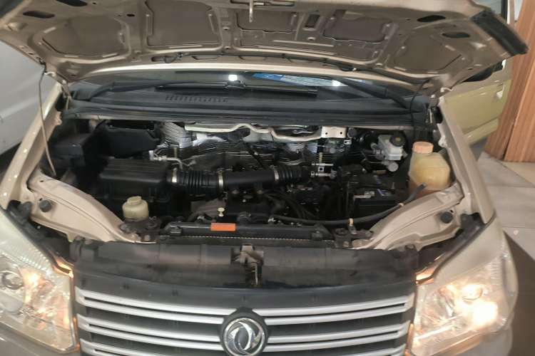 Used FORTHING Lingzhi 2018 M3 1.6L 7-Seater Comfort Model Engine Bay