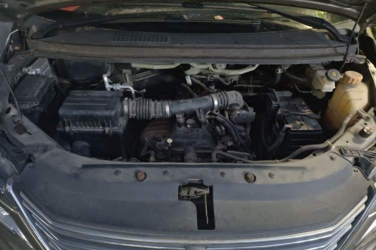 Used FORTHING Lingzhi 2018 M5L 1.6L 7-Seater Luxury Model Engine Bay
