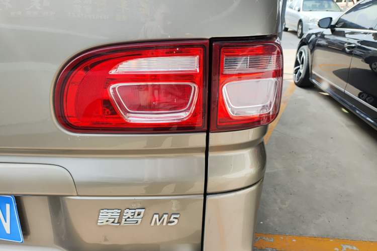 Used FORTHING Lingzhi 2018 M5 1.6L 7-Seater Comfort Model Exterior 3