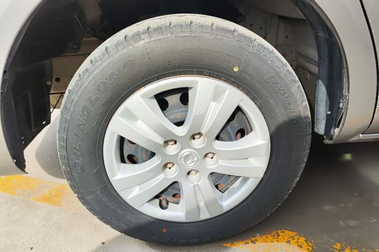 Used FORTHING Lingzhi 2018 M5 1.6L 7-Seater Comfort Model Exterior 4
