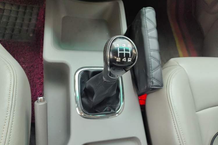 Used FORTHING Lingzhi 2018 M3 1.5L 5-Seat Base Model Gear Lever
