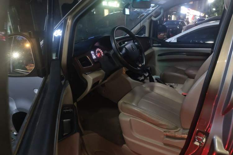 Used FORTHING Lingzhi 2018 M5L 1.6L 7-Seater Luxury Model Interior 3