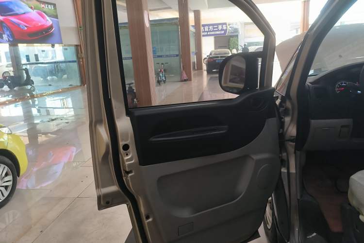 Used FORTHING Lingzhi 2018 M3 1.6L 7-Seater Comfort Model Left Front Door Interior