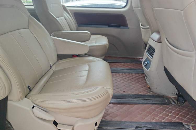 Used FORTHING Lingzhi 2018 M5L 1.6L 7-Seater Luxury Model Left Rear Seat