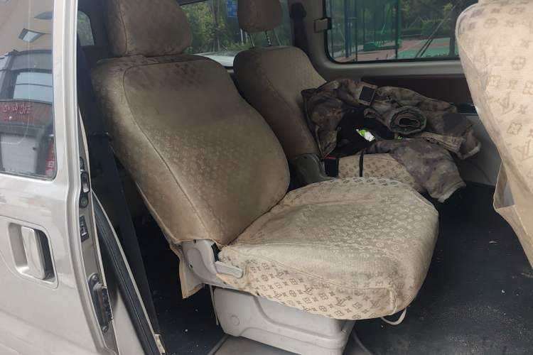 Used FORTHING Lingzhi 2018 M5L 1.6L 7-Seater Comfort Model Left Rear Seat