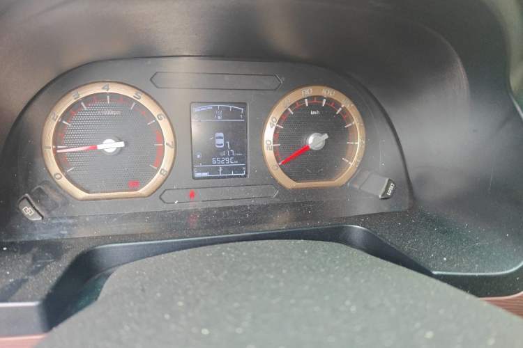 Used FORTHING Lingzhi 2018 M5L 1.6L 7-Seater Luxury Model Odometer Close Up