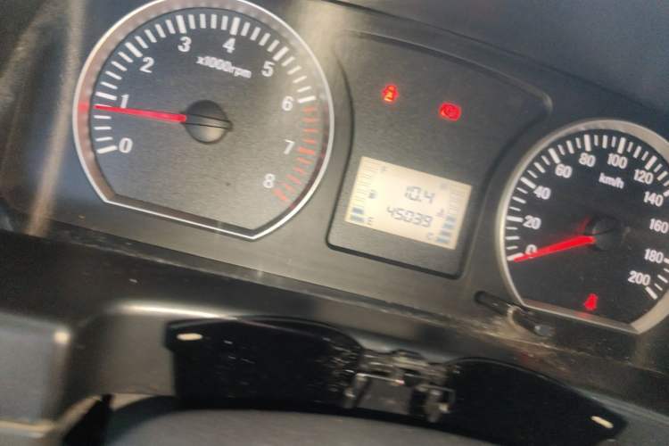 Used FORTHING Lingzhi 2018 M3 1.5L 5-Seat Base Model Odometer Close Up